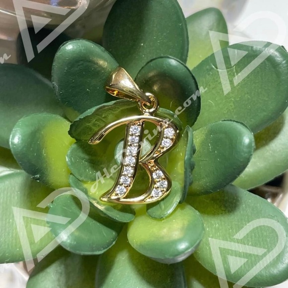 B Initial Pendant (gold plated) - Picture 3 of 9